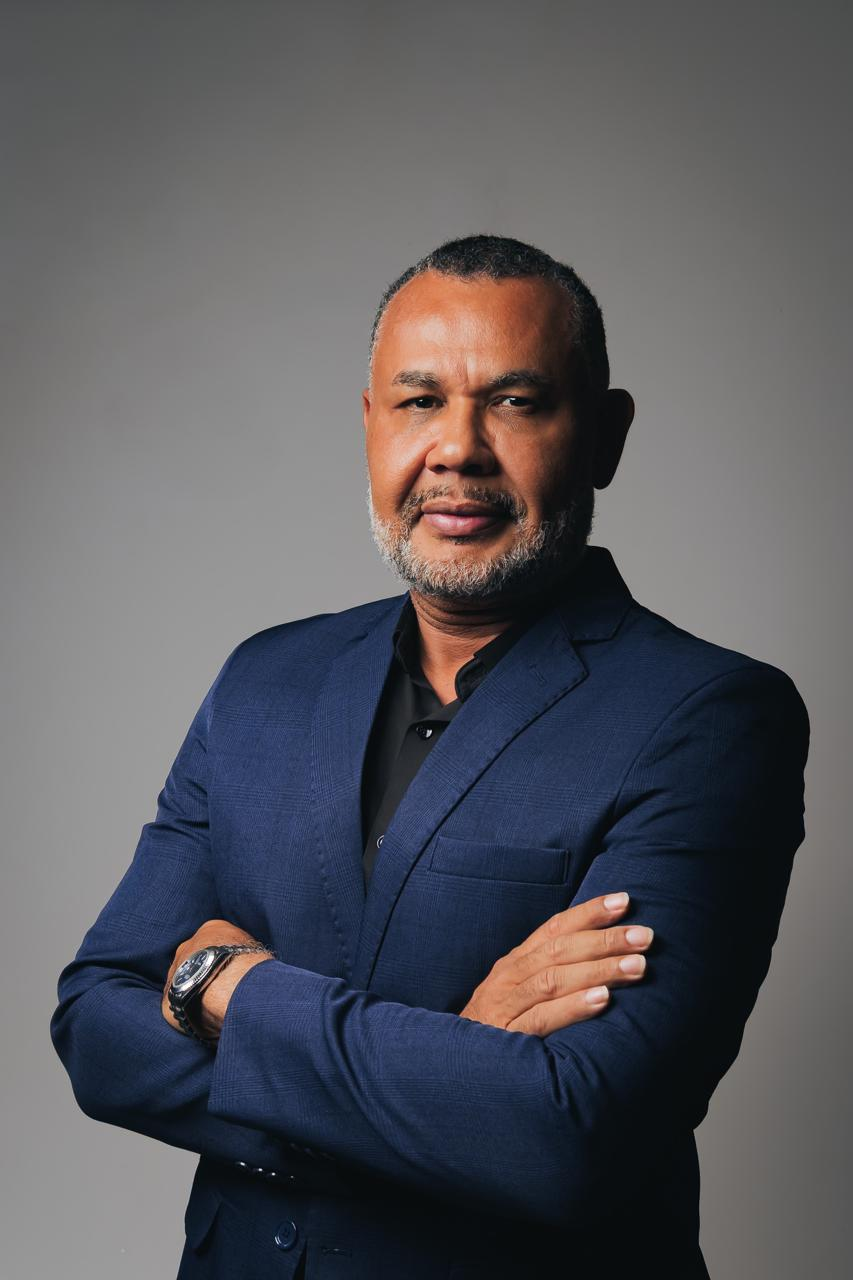 Retrato oficial de Ade Rodrigues